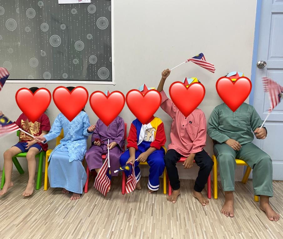 Children in an EIP therapy group session